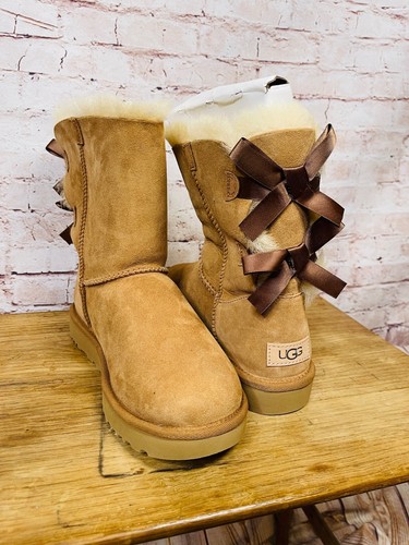 Nwot ugg women chestnut - nwot,